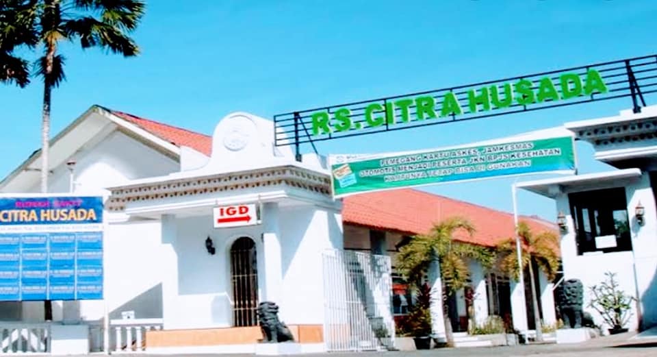 Tim Bacabup Jember Hendy Siswanto & Rien Collection Besarkan Hati Tim Medis Kala Covid-19 Belum Jua Reda